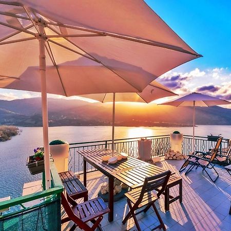 La Terrazza Sul Lago Turano Castel di Tora Exterior photo