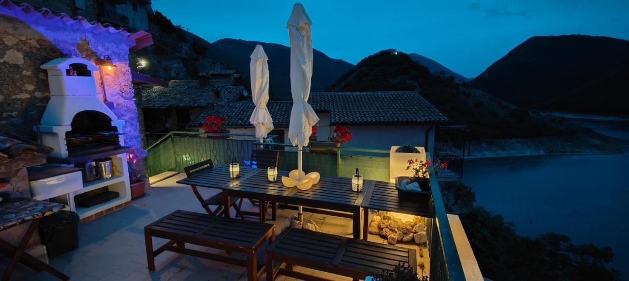 La Terrazza Sul Lago Turano Castel di Tora Exterior photo